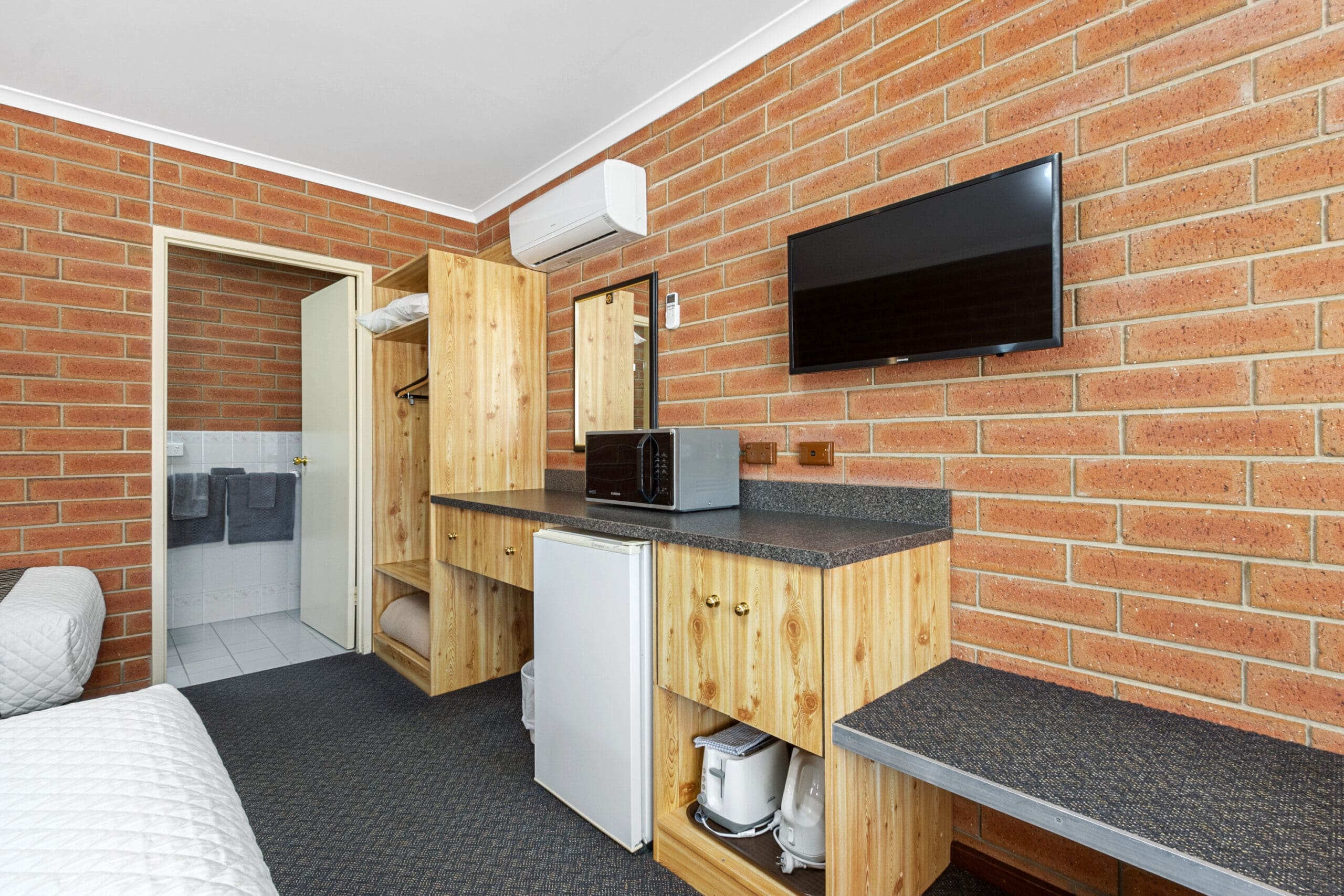 Queen and Single Room Kitchenette.