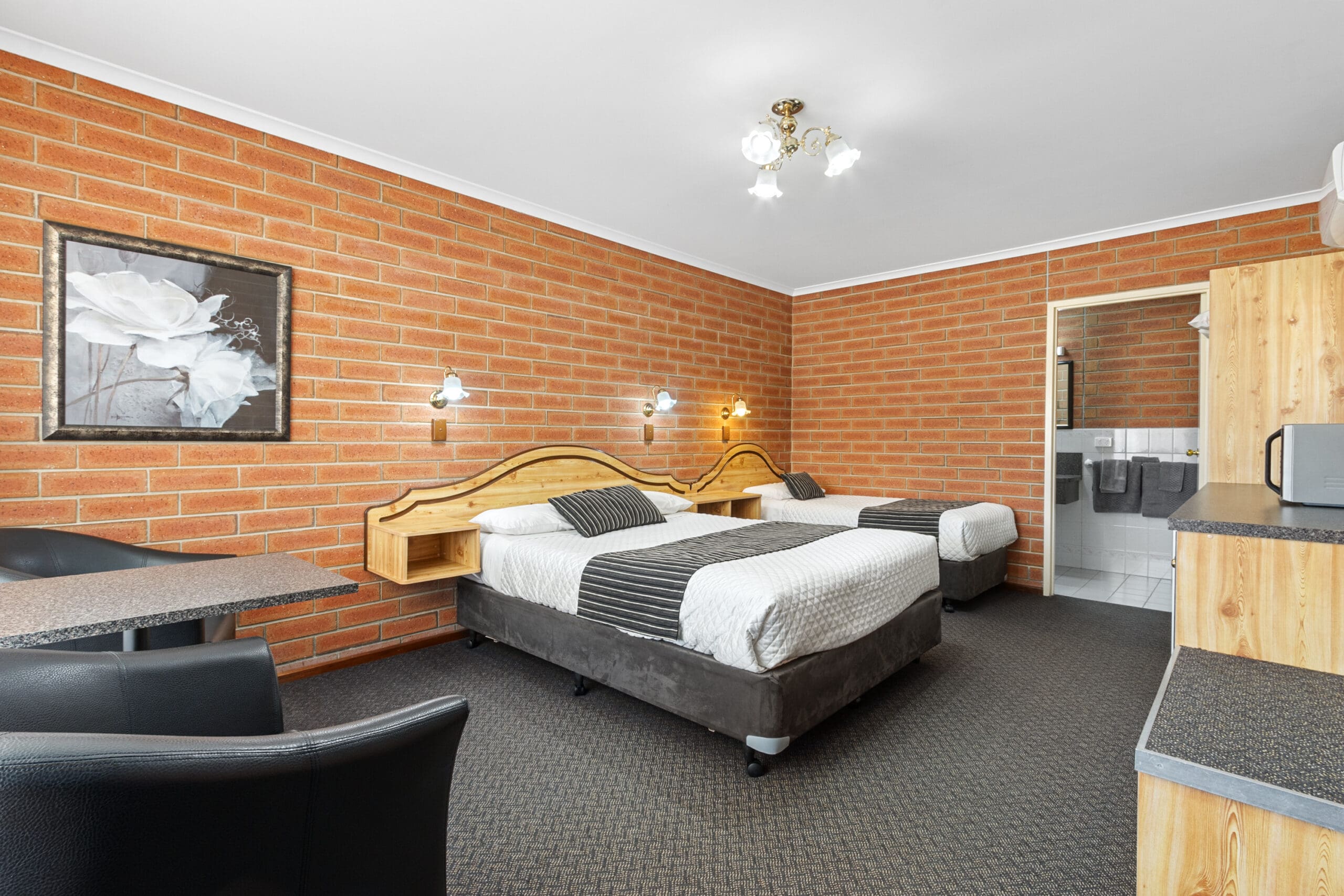 Queen and Single Room example layout.