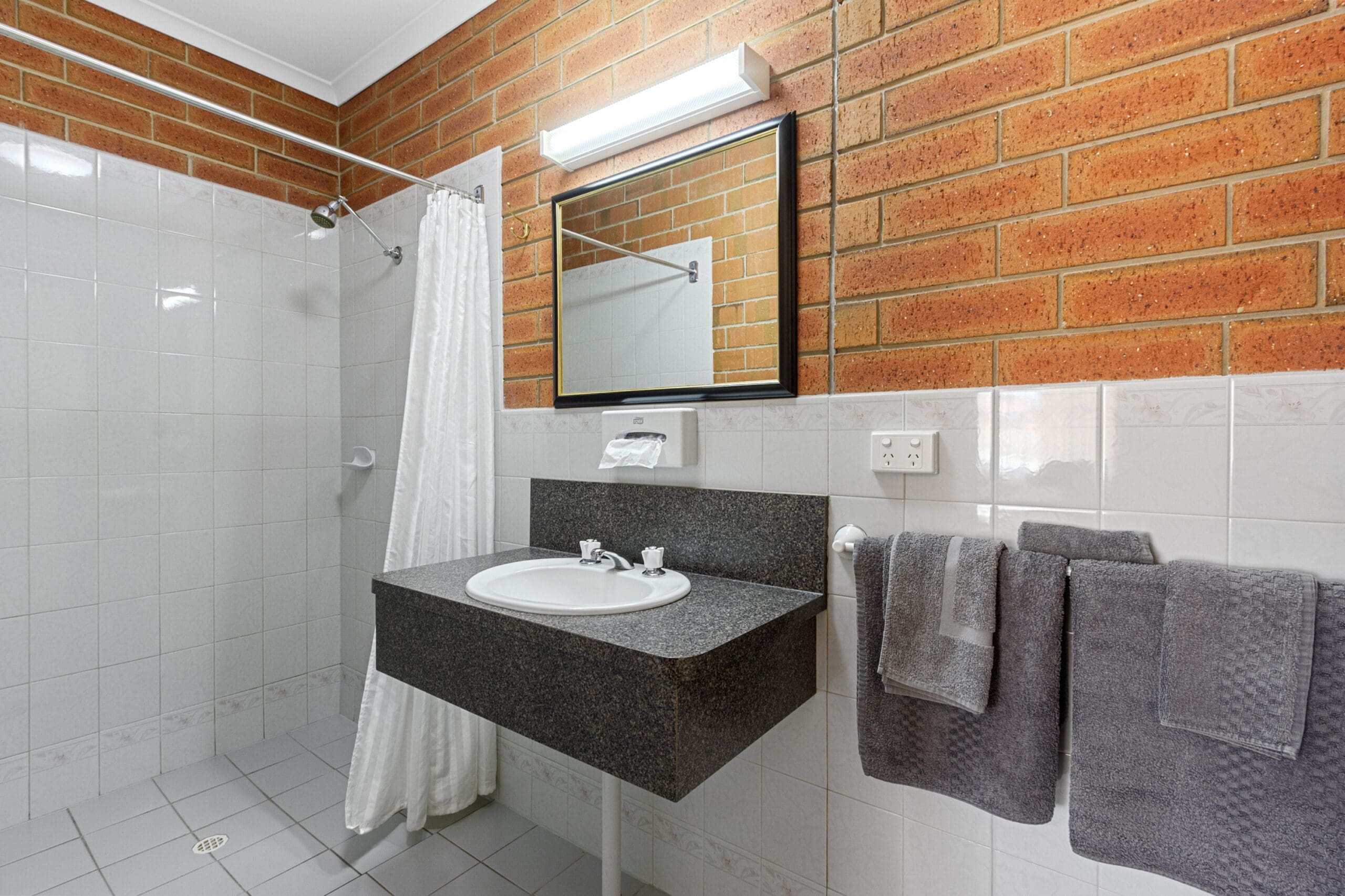 Ensuite for Queen Room.