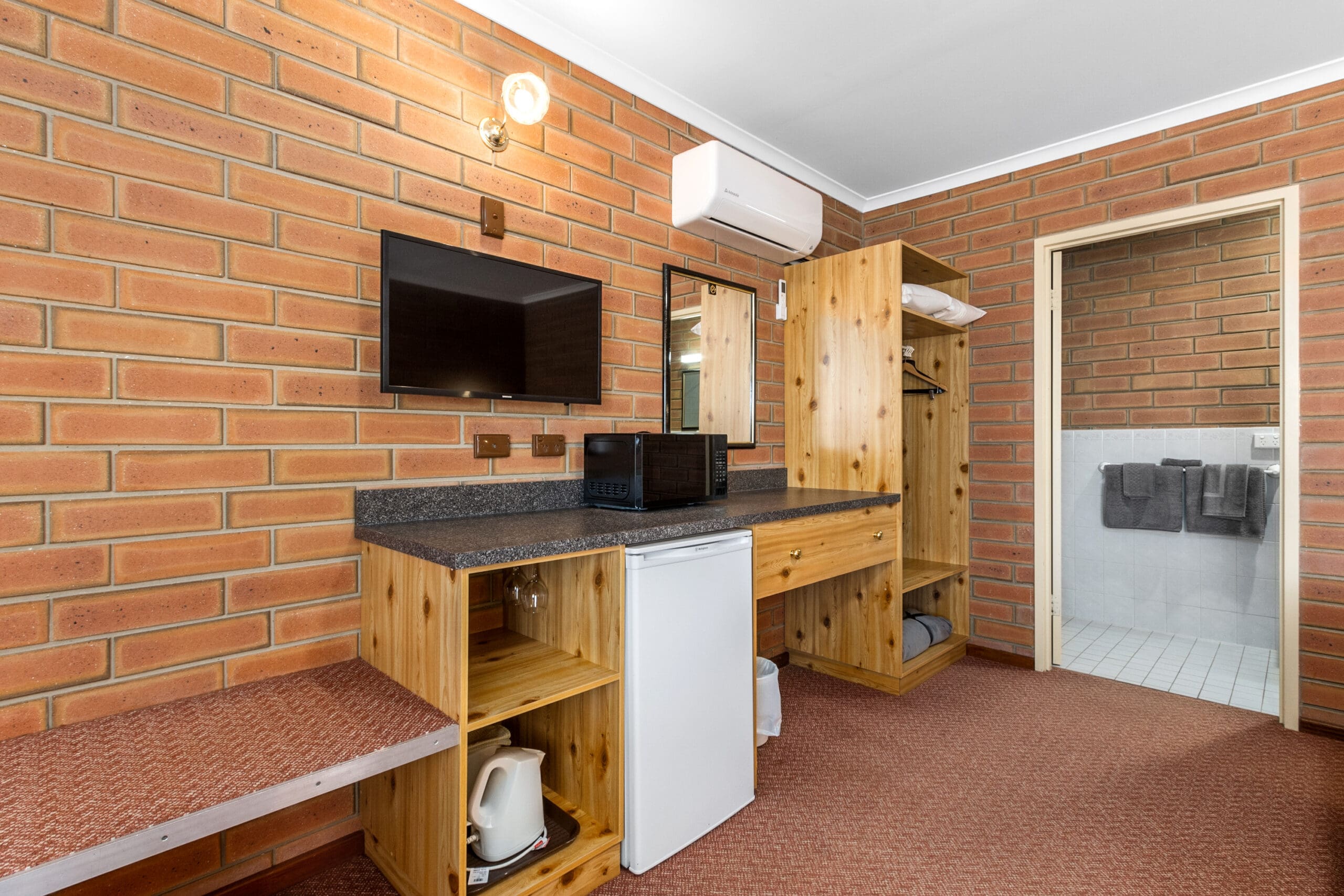 Queen Room kitchenette.